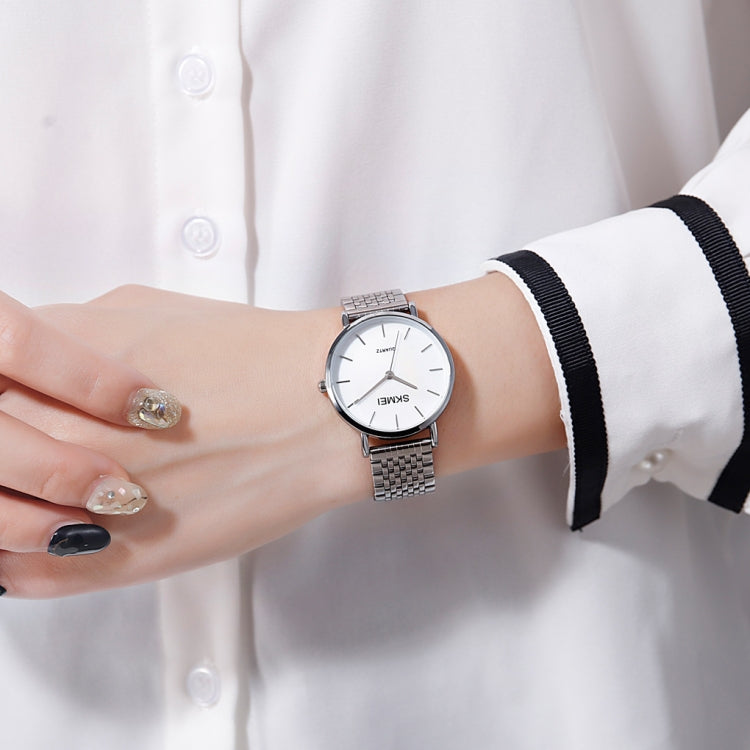 Skmei 1567 Leggero e sottile per il tempo libero Semplice orologio al quarzo da donna con cinturino in acciaio impermeabile da 30 m con quadrante a conchiglia